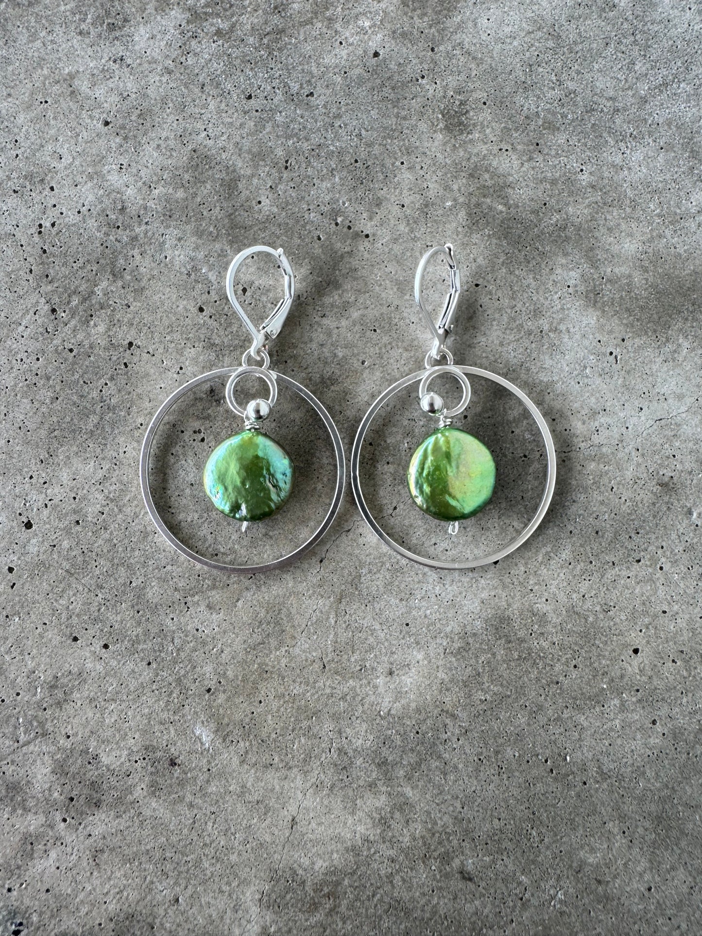 Green coin pearl circle earrings