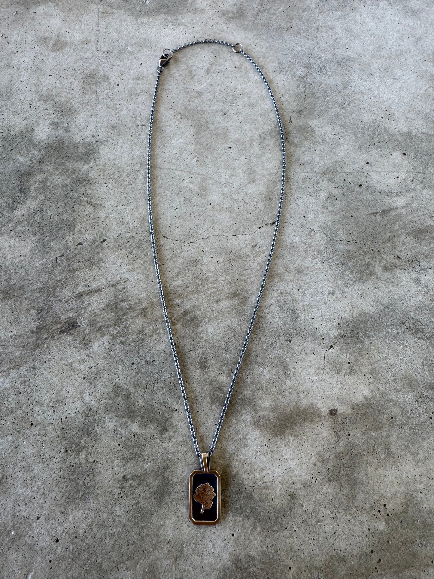 Rose signet necklace (cushion)