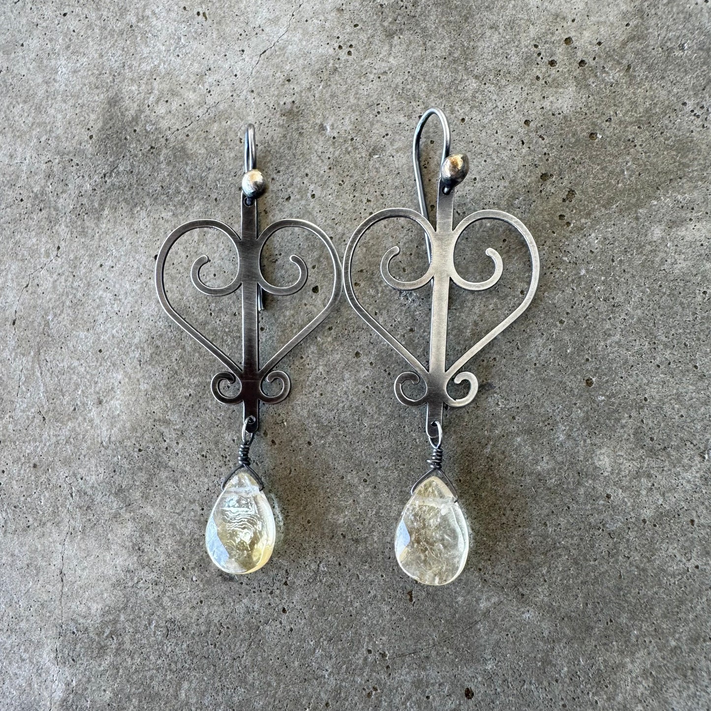Resguardo del corazon (Guard your heart) earrings
