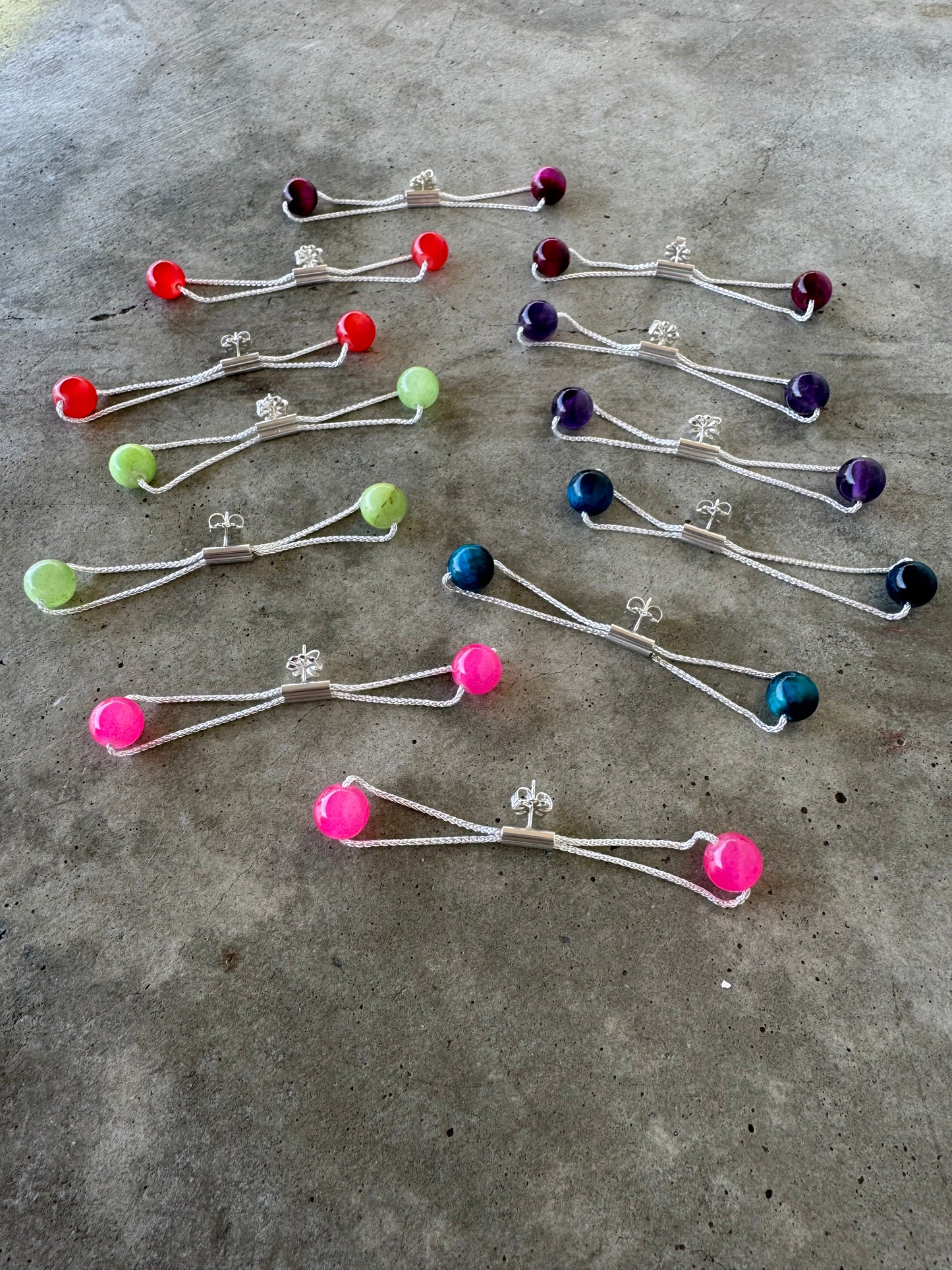 Bolitas post earrings