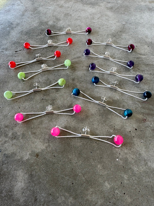 Bolitas post earrings