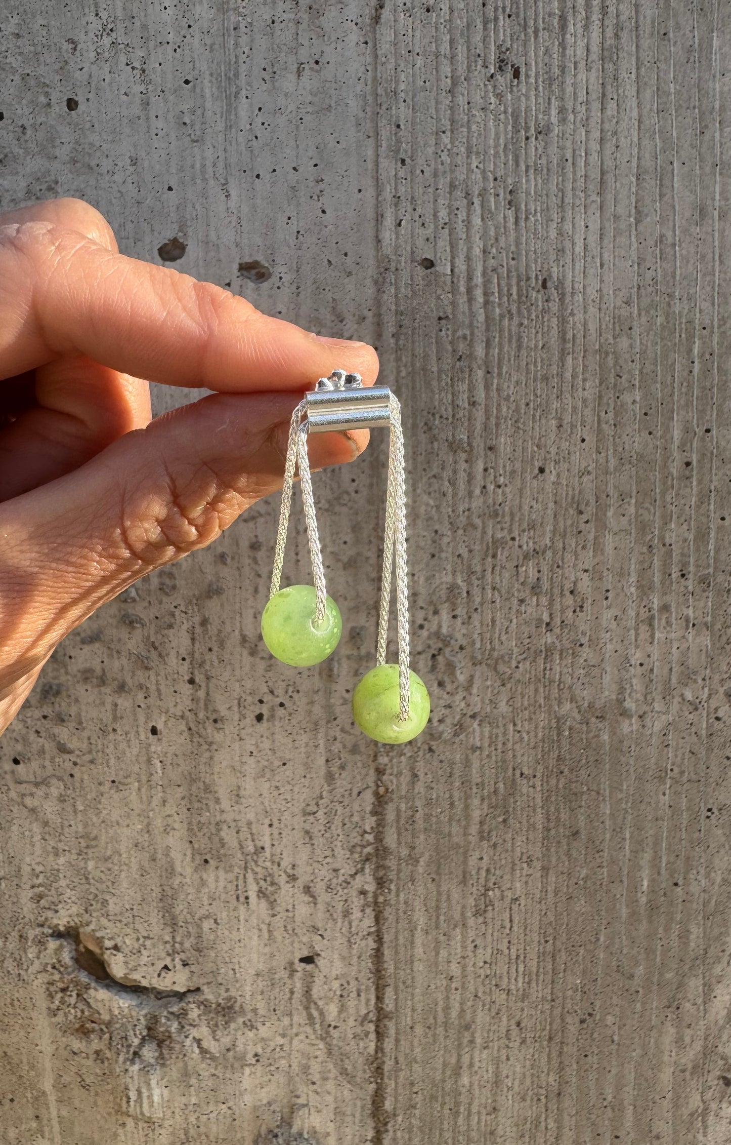 Bolitas post earrings