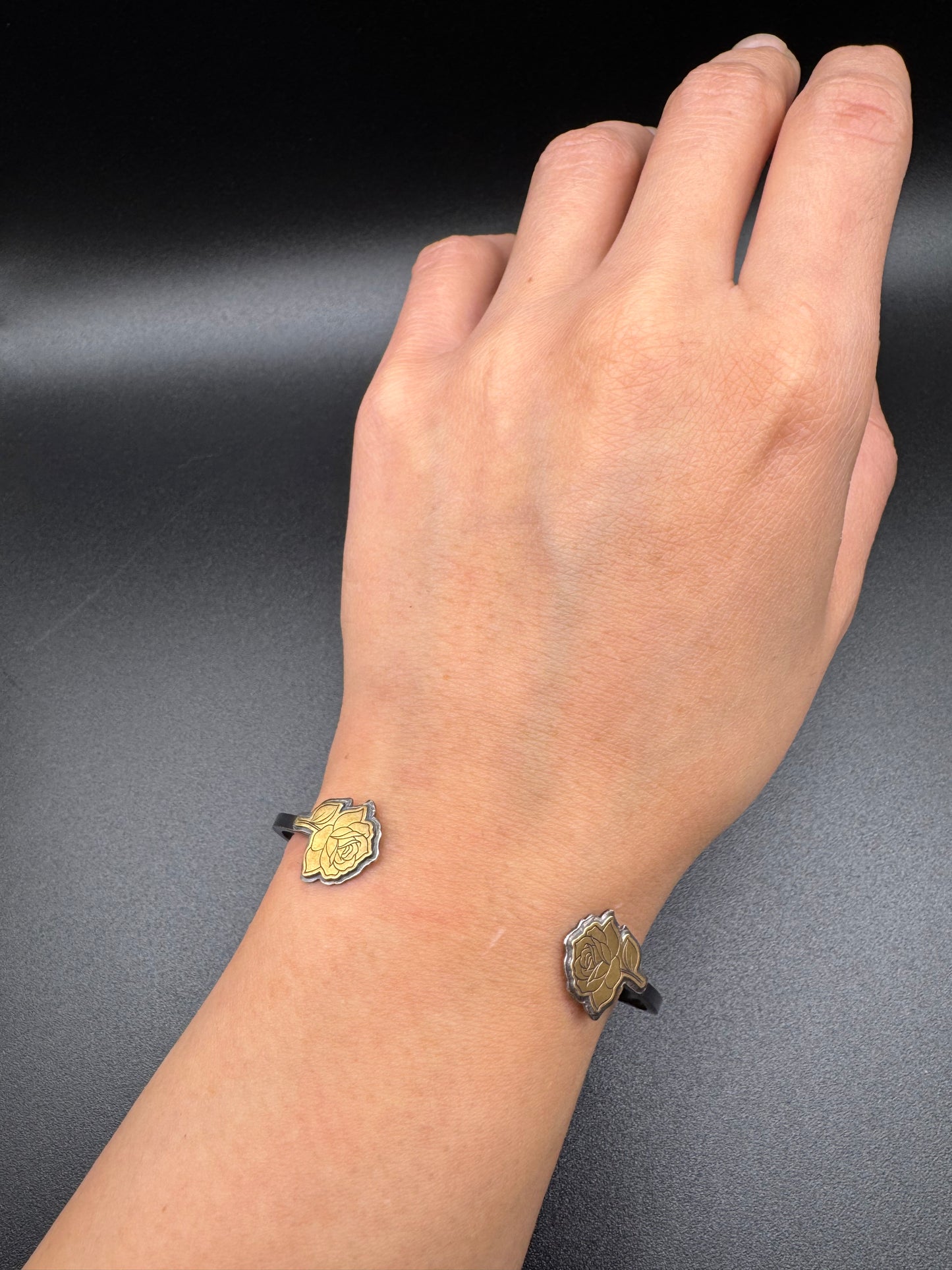 Double rose cuff