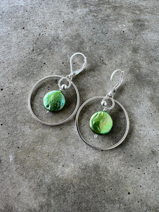Green coin pearl circle earrings
