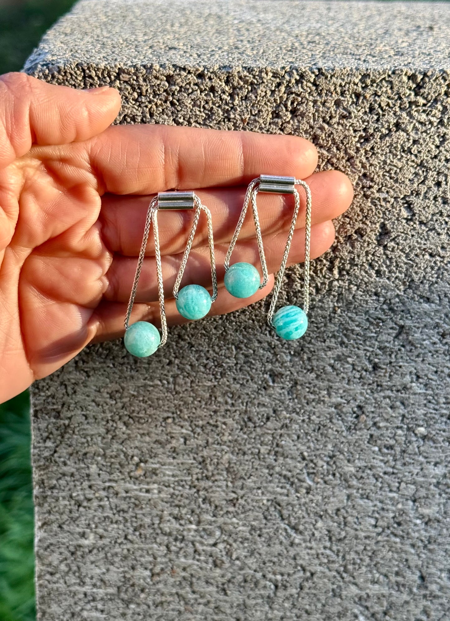 Bolitas post earrings