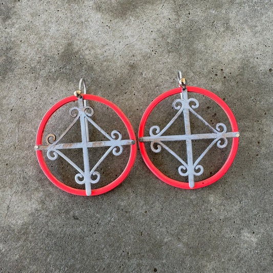 Entre rejas (between grilles) earrings