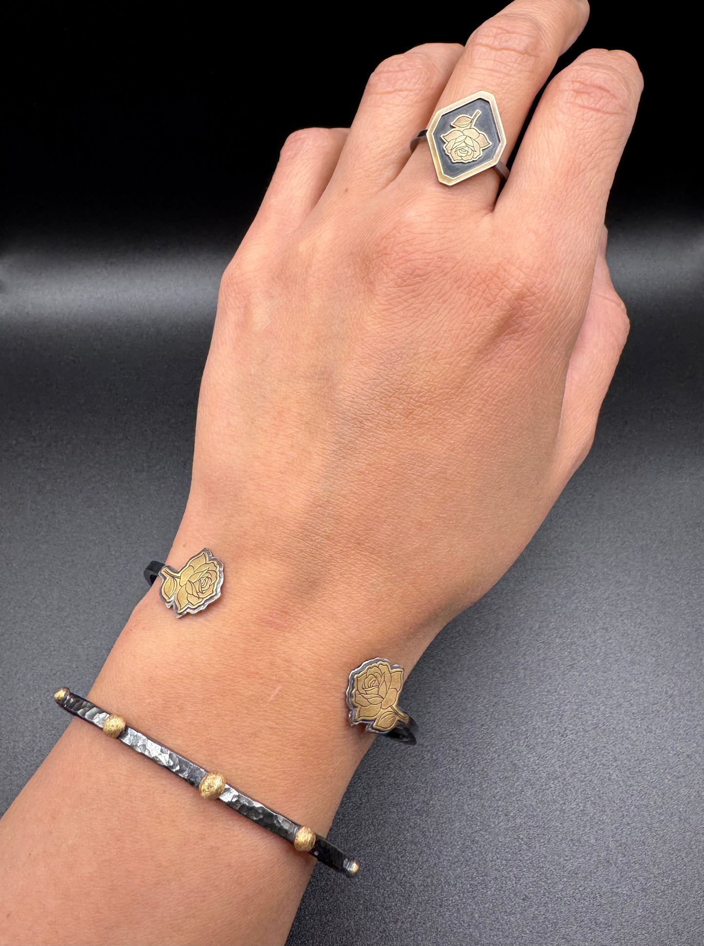 Double rose cuff