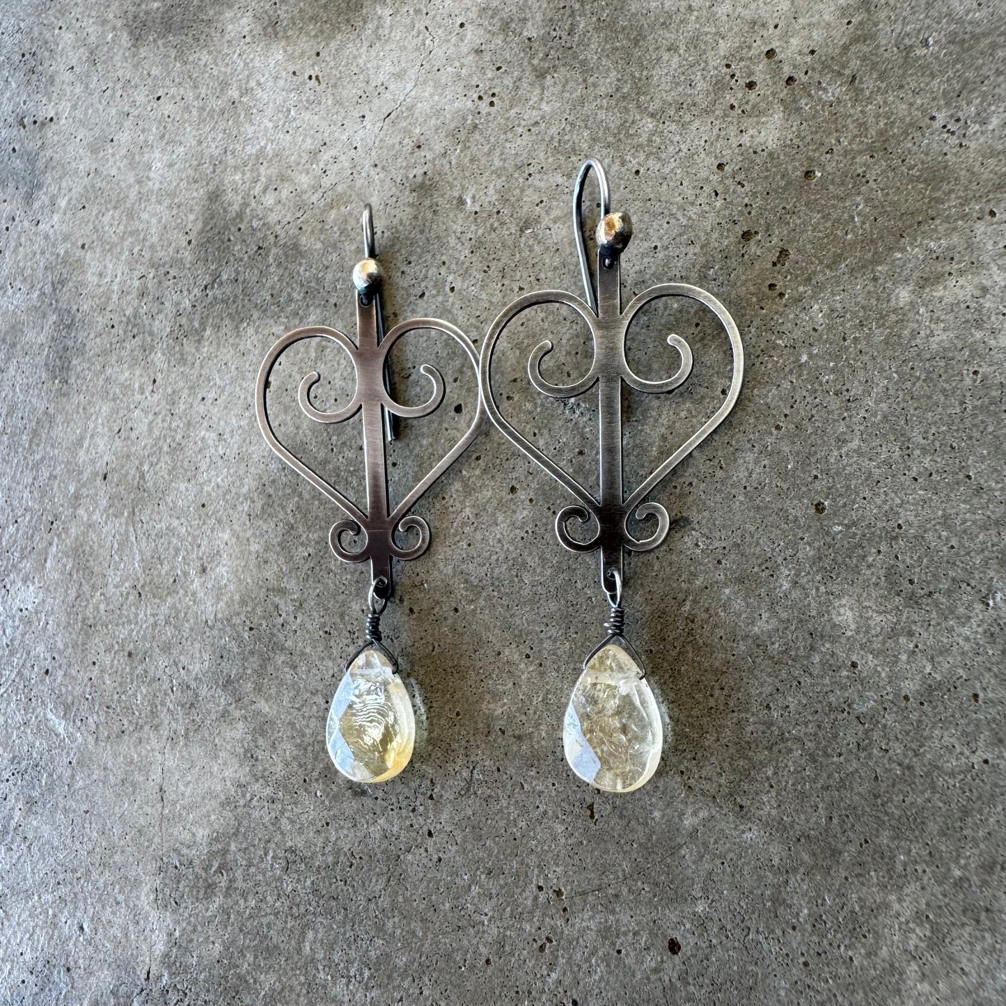 Resguardo del corazon (Guard your heart) earrings