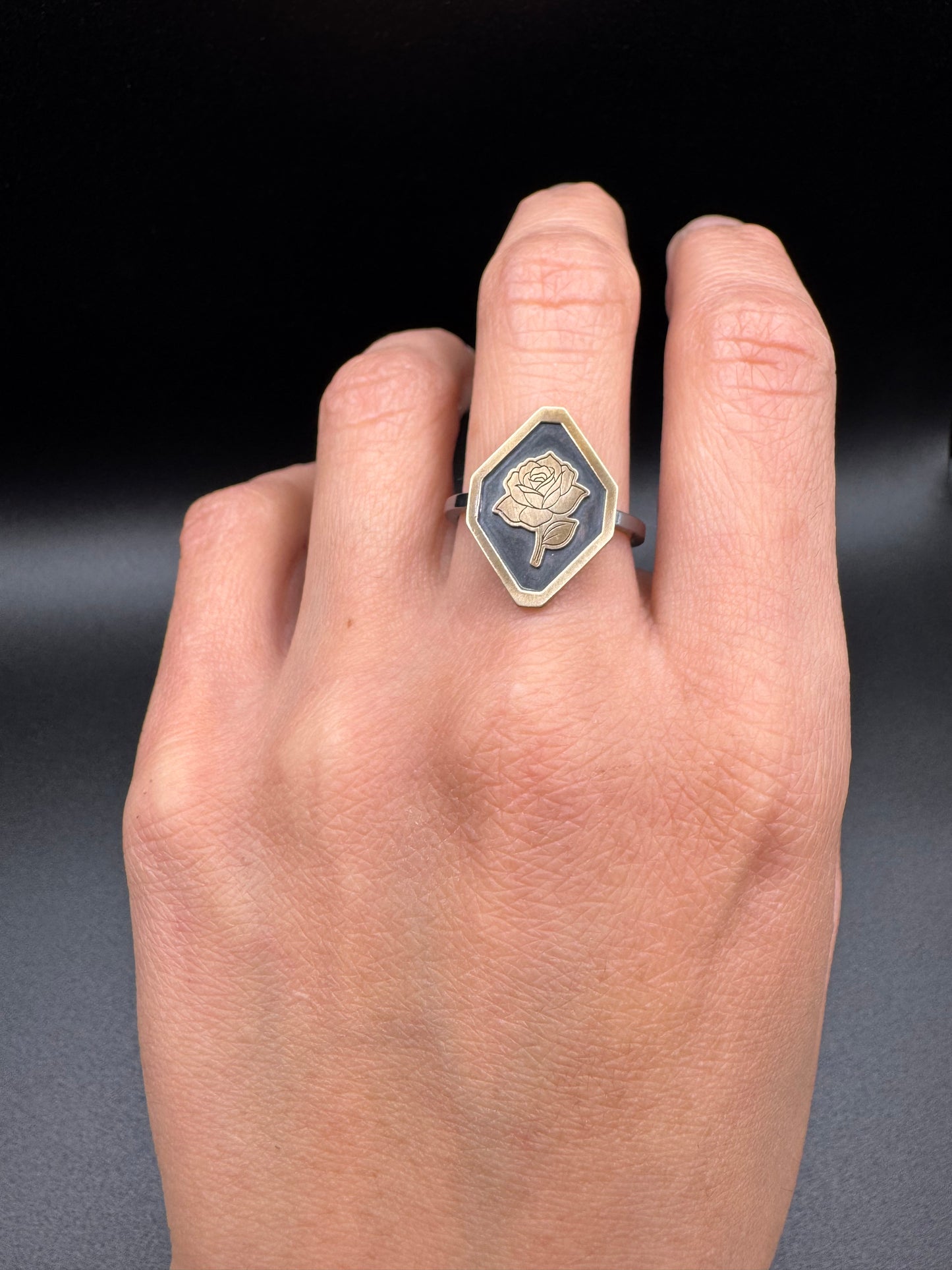 Rose kite ring